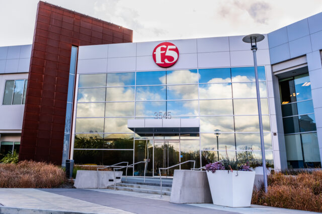 corporate building with windows and red F5 logo